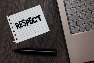 Word metin yazma saygı. Derin hayranlık birinin ya da bir şey takdir Laptop güzel bilgisayar dizüstü netbook kalem küçük adım kağıt kalem ahşap duygu için iş kavramı