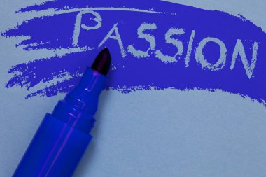 Tutku gösterilen Not yazma. Güçlü cinsel cazibe kalın mavi marker boyama kroki iş türü fikir metin düz arka plan duygu güçlü ve kontrol edilemeyen duygu vitrine iş fotoğraf