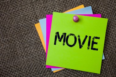 Film yazma el yazısı metin. Kavram sinema ya da televizyon film sinema Video ekran yapışkan kartları tutturulmuş kurulu sendromlari üzerinde görüntülenen anlam renkler fikrim Jüt arka plan hatırlıyorum