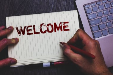 Word metin yazma hoş geldiniz. Sevilen iş kavramı sıcak selamlama onay için sevimli biri için Not defteri marker kalem fikirleri düşünceleri laptop tuş takımı anahtar bilgisayar netbook teşekkür etti.