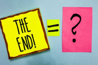 Çağrıyı Bitir motivasyonel yazma el yazısı metin. Bir şey için zaman sonuç anlam kavramı hayat güzel renk gri gölge sanat kağıtları biten denklem sormak düşünceler matematik fikirler sınavı