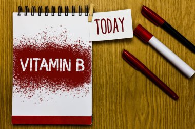 Vitamin b kavramsal fotoğraf son derece önemli kaynakları ve faydaları vitaminlerinin folat hatırlatma randevu günlük Not kağıt iş kitap iş listesi marker kalem Clip gösterilen metin işareti