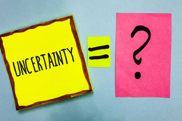 Belirsizlik yazma el yazısı metin. Belirli durumlar olaylar davranış güzel renk gri gölge sanat kağıtları denklemin tahmin edilemezlik sormak düşünceler matematik fikirler sınavı kavram anlam