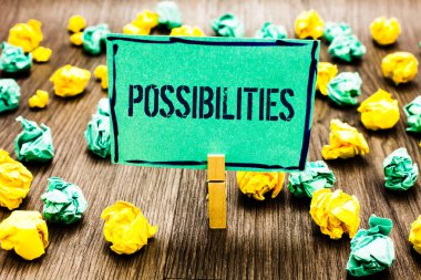 Kavramsal el olanakları gösterilen yazma. Olur veya olası Crumpled kağıtları fikirler hatalar ataç küçük nesneleri ahşap olmanın büyük devlet şeyler vitrine iş fotoğraf