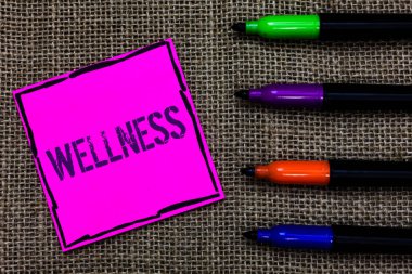 Sağlık gösterilen Not yazma. İş fotoğraf yapma sağlıklı seçimler tam zihinsel fiziksel rahatlama Marker kalem sanat pembe kağıt güzel mat aşk düşünce siyah gölge anılar vitrine