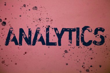 El yazısı metin Analytics. Pembe arka plan dağınık boya splatters veri analiz finansal bilgi istatistikleri rapor Dashboard fikirler mesajlar duygularını iletişim anlam kavramı