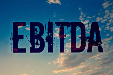 FAVÖK gösterilen metin işareti. Kavramsal fotoğraf faiz vergi amortisman amortisman kısaltma fikirler'önce kazanç iletileri mavi bulutlar bulutlu gökyüzü doğal motivasyonel splatters