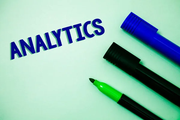 Χειρόγραφο Κείμενο Γράφοντας Analytics Έννοια Έννοια Συναισθήματα Μηνύματα Δεδομένων Ανάλυσης — Φωτογραφία Αρχείου