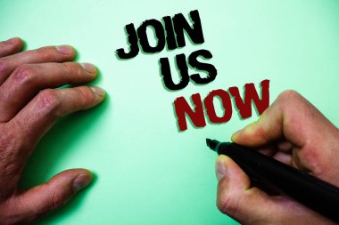 Şimdi bize katılın metin yazma Word. Toplumda iş kavramı kayıt için kayıt Web sitesi veya formda askere yeşil arka plan gri gölge önemli düşünce Tapınağı mesaj fikir