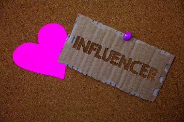 Kavramsal el etki unsuru gösterilen yazma. İş fotoğraf metni etkiler ve kararlar zarar başkalarının görüşlerini eski kahverengi karton fikirler pembe kalp mantar arka plan etkileyen kişi