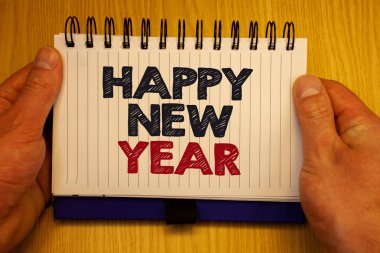 Metin yazma Happy New Year kelime. İş kavramı kutlama neşeli Noel için herkes Ocak kağıtları fikirleri başlayan iletileri önemli bilgi ahşap Not defteri hatırlıyorum