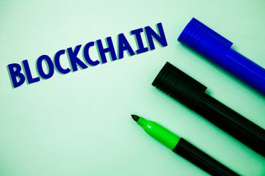 Blockchain yazma el yazısı metin. Niyetleri yansıma işaretleri beyaz arka plan kayıt günlük mali deyim dijital veri teknoloji kayıt fikirler mesajlar duyguları anlam kavramı