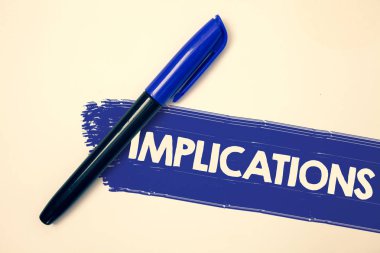 Metin etkileri yazılı kelime. İş kavramı sonuç ilgili öneri ima ipucu fikirler iletiler olarak devlet için resim mavi kalem bej arka plan boya fikir mesaj soluk