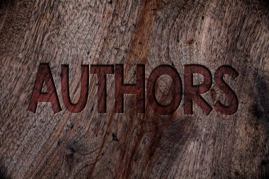 Yazarlar gösterilen Not yazma. Yazar gazeteci şair biyografi yazarı oyun yazarı besteci Creator ahşap arka plan vintage ahşap tahta vahşi kaba eski antika mesajları vitrine iş fotoğraf