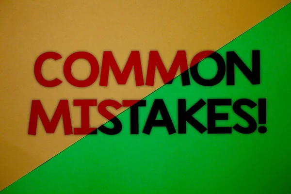Sinal Texto Mostrando Erro Comum Chamada Motivacional Foto Conceitual Lote — Fotografia de Stock