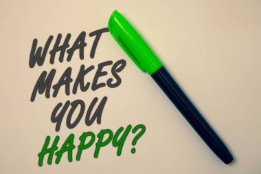 Ne yazma el yazısı metin mutlu soru yapar. Sevgi ve pozitif yaşam fikirler mesaj bej arka plan yeşil kalem kalem marker işaretleri niyeti ile kavramı mutluluk anlamına gelir