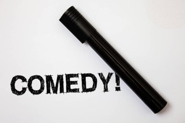 Word metin yazma komedi ara. İş kavramı eğlence mizah hiciv Sitcom neşe şaka eğlence gülüyor fikirler mesajlar beyaz arka plan siyah kalemi niyet için iletişim düşünceler