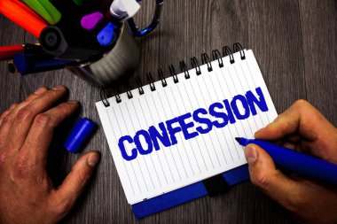 İtiraf yazma el yazısı metin. Marker defter fikirler işaretleri ahşap masa ilham tutarak kabul vahiy açıklama Divulgence söyleyiş iddia adam tutun anlam kavramı