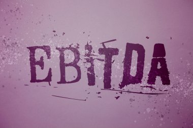 Kavramsal el FAVÖK gösterilen yazma. Mor arka plan ilham splatters iş fotoğraf faiz vergi amortisman amortisman kısaltma fikirler'önce kazanç mesaj iletişim