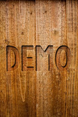 Demo gösterilen metin işareti. Kavramsal fotoğraf deneme Beta sürümü ücretsiz Test örnek önizleme bir şey prototip fikirler ahşap arka plan niyetleri duygularını düşüncelerini iletişim iletileri