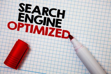Arama motoru optimize gösterilen Not yazma. İş Web sitesi veya blog grafik için online görünürlüğünü iyileştirme fotoğraf vitrine kağıt gri önemli düşünce fikir bilgi bilim matematik veri
