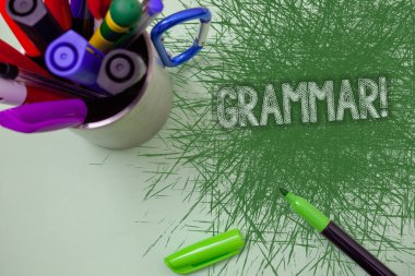 Word metin dilbilgisi motivasyonel ara yazma. İş kavramı sistemi ve yapısı bir dil yazma kuralları çizik tablo Kupası işaretleri fikirler için çalışma alanı dağınık leke mesajları