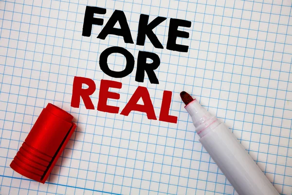 Schrijven Van Notitie Weergegeven Fake Real Zakelijke Foto Presentatie Controleren — Stockfoto