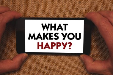 Ne yapar sen mutlu soru gösterilen Not yazma. Mutluluk vitrine iş fotoğraf gelir sevgi ve pozitif yaşam adam ile cep telefonu beyaz ekran mesaj app hasır arka plan holding