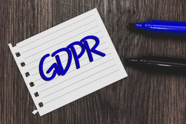 Kavramsal el yazma gösteren Gdpr. iş fotoğraf metin genel veri koruma yönetmeliği gizlilik AB uyum Marker kalem beyaz kağıt siyah gölge ahşap fikirler önemli ipuçları yasaları
