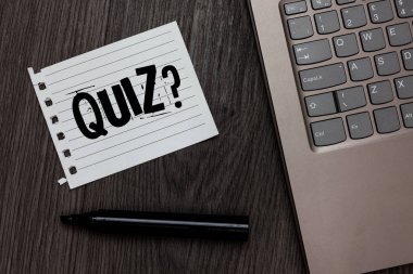 Word metin yazma Quiz soru. İş kavramı kısa testleri değerlendirme sınavı bilginizi Laptop güzel bilgisayar dizüstü netbook kalem küçük adım kağıt kalem ahşap ölçmek için