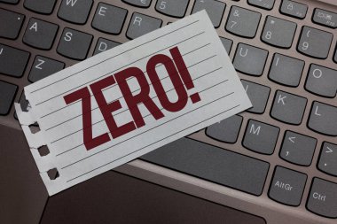 Sıfır motivasyonel ara gösterilen Not yazma. Bir şey boşluk hiçlik hiçbir değer klavye gri renk kağıt anahtarları dizüstü yaratıcı bir fikir bilgisayar tuş vitrine iş fotoğraf