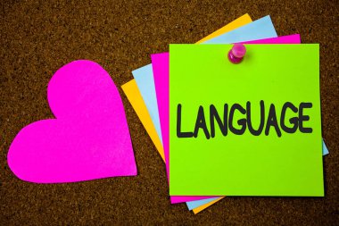 El yazısı metin yazma dili. İnsan iletişim konuşma yazılı kullanım kelimeler ifade başparmak anlam kavramı yapışkan kartları aşk kalp mesajı kart hatırlıyorum tabela tutturulmuş