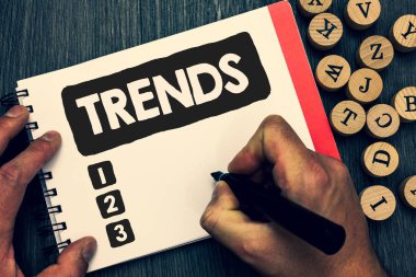 Trendler gösterilen Not yazma. Genel vitrine iş fotoğraf yaratıcı bir fikir kağıt nesne ilham güzel düşünceler Not defteri bulmaca zamana göre bir şey yönleri öngörülen