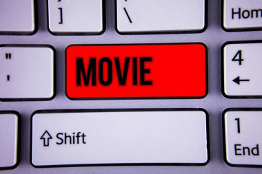 Kavramsal el film gösterilen yazma. İş fotoğraf metin sinema ya da televizyon filmi sinema tipik iş ekran klavye office üzerinde görüntülenen Video tıklayın ata düğmesini bilgisayar programı