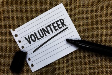 Gönüllü gösterilen Not yazma. Gönüllülük birey daha büyük sosyal neden diğer fikirler kağıt marker kalem düşünceler ilham anılar seviyorum önemli hizmet için vitrine iş fotoğraf