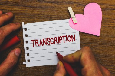 Transkripsiyon gösterilen Not yazma. Yazılı veya kelime metin ses küçük adım ataş ataç aşk ahşap siyah gölge yaratıcı fikirler transkripsiyonu yazdırılan işlemi vitrine iş fotoğraf