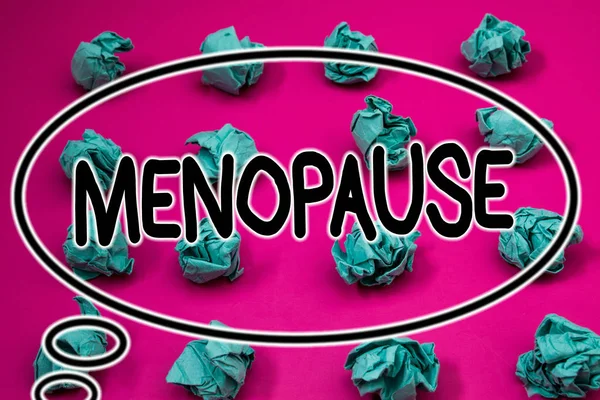Word metin yazma menopoz. Dönem Crumpled Kağıt topları desen eliptical animasyon tasarım yazı tipi arka plan iş kavramı adet yaşlı kadınlarda hormonal kesilmesi için değiştirir