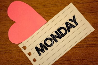 Word yazı metni Pazartesi. İş katip çalışması malzeme yazarak uyandırma erken Paperpiece sayfa kalp tablo arka plan üzerinde hafta sonu işe geri haftanın ilk günü için iş kavramdır