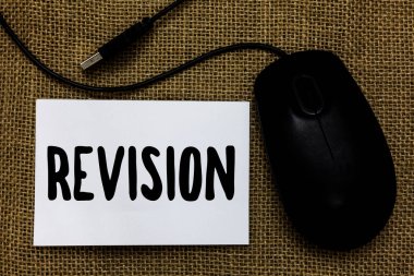 Word yazı metni gözden geçirme. İş kavramı yeniden denetlemek daha önce devam kendini geliştirme hazırlık Usb kablo fare sanat kağıt mat düşünceler fikirler gölge küçük adım sanat kağıt için