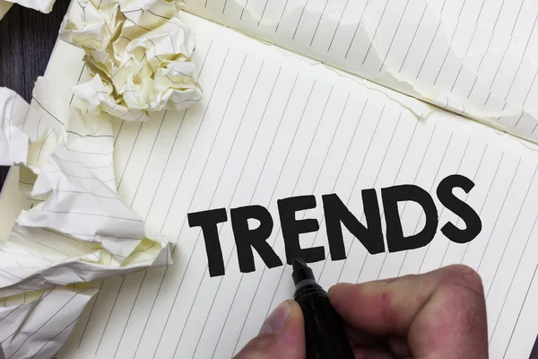 Conceptuele Hand Schrijven Trends Tonen Zakelijke Foto Presentatie Van Generaal — Stockfoto