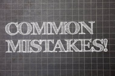 Ortak hatalar motivasyonel ara gösterilen Not yazma. İş fotoğraf vitrine birçok insan yanlış şekilde grafik kağıdı gri iletileri düşünceler fikirler bilgi önemli matematik içinde aynı işlemi yapmak