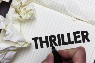 Kavramsal el gerilim gösterilen yazma. Hayat film ve film kategori kağıt nesne notepad korkunç anlarda ürpertici vitrine iş fotoğraf kağıtları fikirler birkaç deneme buruşuk.