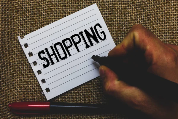 Kavramsal el alışveriş gösterilen yazma. İş fotoğraf vitrine müşteri müşteri satınalma ürünleri mağaza deneyim Marker kalem ilham güzel fikirler küçük adım sanat kağıt mat