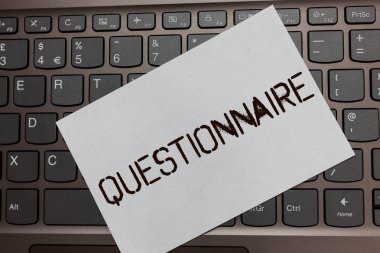 Soru formu gösterilen metin işareti. Siyah Dizüstü Klavye sanat kağıt güzel bilgisayar dizüstü netbook notebook bir seçim kavramsal fotoğraf sorularla cevaplar anket istatistik çalışma