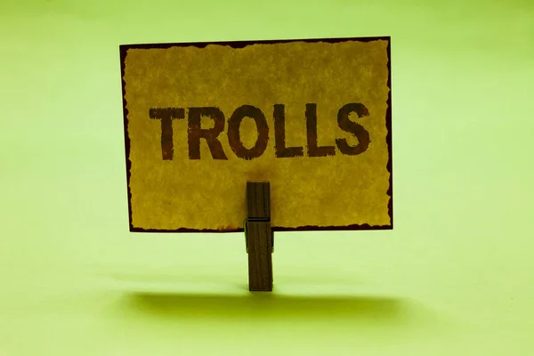 Escrita Mão Conceitual Mostrando Trolls Texto Foto Negócios Online Troublemakers — Fotografia de Stock