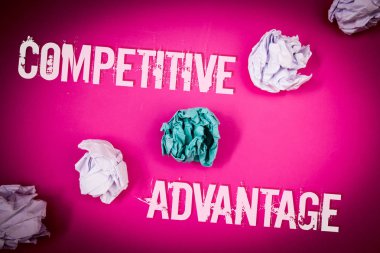 El yazısı metin rekabet avantajı. Beyaz Kağıt topları orta yeşil topu önde gelen alan hafif pembe kat daire içinde gölgede sağlayacaktır kalite sahibi kavramı anlam karıştırdı