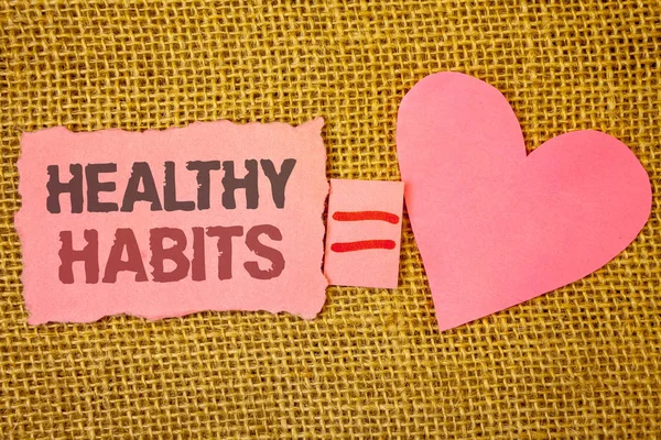 記号表示健康的な習慣 Equals ピンクのハートの愛のメッセージ文字かわいいカップル ピンク重量コントロール テキスト破れたメモ自分の概念的な写真良い栄養食事の世話します — ストック写真