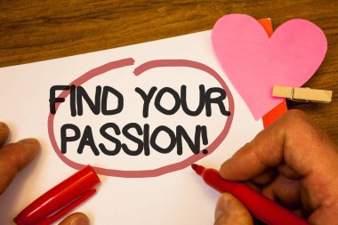 El yazısı metin bul Your Passion motivasyonel ara. İnsan eli kırmızı kalem korumak onların rüya siyah kelimeler kağıt kanca perçin pembe kalp Daire insanlar teşvik anlam kavramı bulmak
