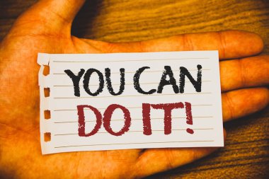 El yazısı metin yazma yapmak bu motivasyonel çağırabilirsiniz. Beyaz kağıt Not el avuç kalem mesaj yazılı ilham verici mesaj motivasyon olumlu metin iki kelime anlam kavramı