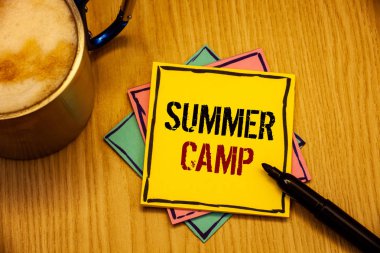 textss yaz kampı yazma kelimeler. Bölgedeki nerede çocuk faaliyetleri sırasında tatil yapmak için iş kavramı